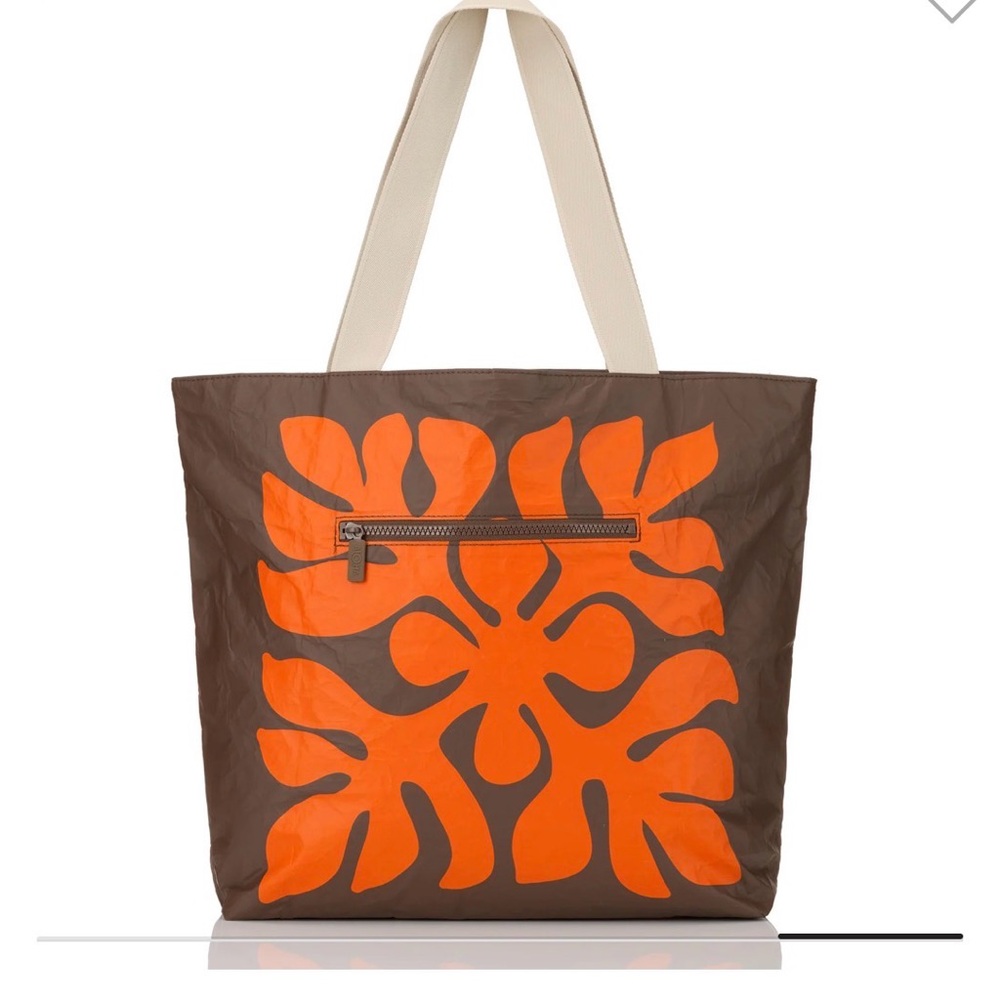 NWT-ALOHA Collection Appliqué bag. Zest on coconut 🥥